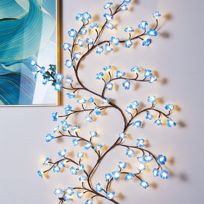 🌸✨ Las luces LED con forma de flor de durazno se utilizan para decorar paredes interiores y crear un ambiente romántico.