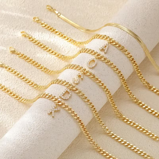 📿✨ Kezdőlap nyaklánc: vízálló, hipoallergén, tökéletes ajándék!