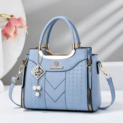👜👜Női válltáska V-alakú varrással, arany szerelékekkel, több rekesszel és felső fogantyúval.