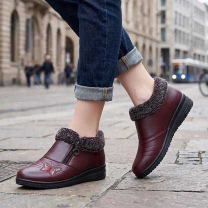 👢【35-41】Női téli csizma időseknek - szigetelt, lapos, csúszásmentes, bőrből, télire