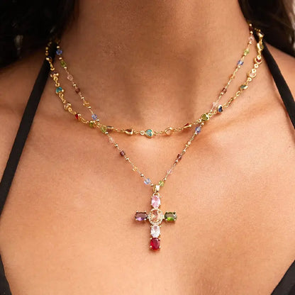 Oferta: Collar con cruz de circonitas de colores. Incluye un precioso joyero.